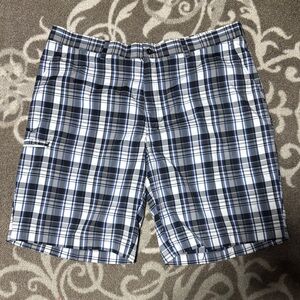 Grand Slam Men's Navy and White Plaid Cargo Shorts